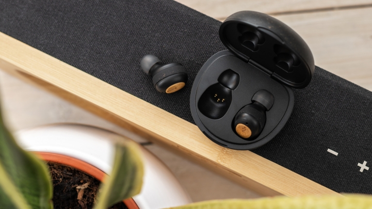 Champion, Earbud